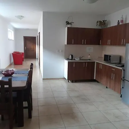 모텔 Motel Senec 세네츠