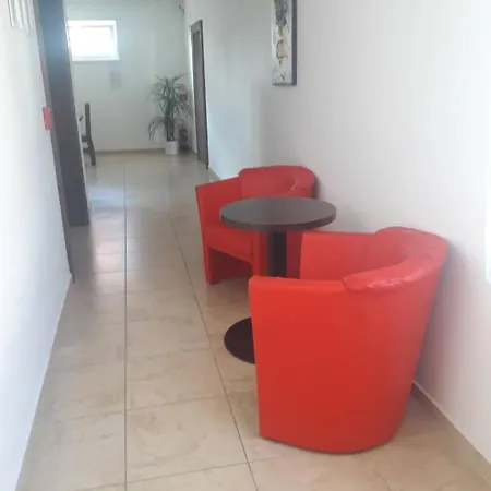 Motel Senec 세네츠