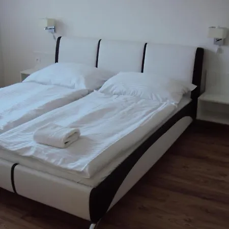 Motel Senec 세네츠