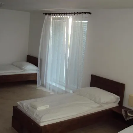 Motel Senec 모텔 세네츠